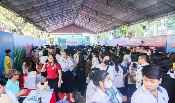 Rộn ràng Ngày hội Tư vấn Hướng nghiệp - M.cwin6622.com link không chặn "HUFI Open day" 2023